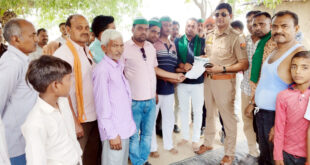 सतेती में जर्जर सड़क को लेकर भाकियू ने किया धरना-प्रदर्शन