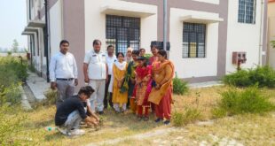 चंदन का पौधा लगाकर पर्यावरण संरक्षण के लिए सभी को प्रेरित किया।