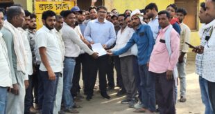 मुख्यमंत्री को संबोधित ज्ञापन अधिशासी अभियंता को सौंपा*