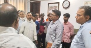 बिसौली विधानसभा क्षेत्र से लगातार मिल रहीं विद्युत समस्याओं को लेकर विधायक आशुतोष मौर्य ने अधिशासी अभियंता को आवास पर बुला कर दिए आवश्यक निर्देश