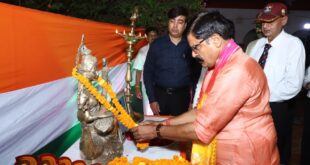 डॉ. उर्मिलेश के लिखे देशभक्ति कविताओं और गीतों को प्रस्तुत कर दी श्रद्धांजलि,