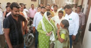 सफाई व्यवस्था, पानी, स्ट्रीट लाइट व नवनिर्मित मधुवन कॉलोनी में बन रही सड़क का किया परीक्षण।