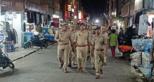 अपर पुलिस अधीक्षक नगर, बदायूँ विजेन्द्र द्विवेदी  द्वारा जनपद में शान्ति, सुरक्षा एवं कानून व्यवस्था बनाये रखने एवं आमजनमानस में सुरक्षा की भावना जागृत करने के उद्देश्य से नगर के महत्वपूर्ण व व्यस्तम स्थानों पर पैदल गश्त की गई।*