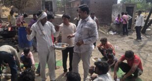 समाजसेवियों ने अग्निपीड़ितों को कराया भोजन