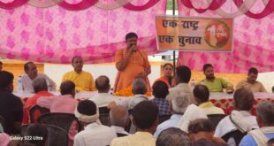 घर में घुस कर मारा है कब्र तुम्हारी खोदी है। दिल्ली की गद्दी पर बैठा वाप तुम्हारा मोदी है।।