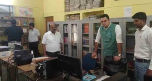 डीएम ने किया राजकीय जिला पुस्तकालय का निरीक्षण