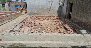 अपनी मनमानी के चलते ग्रामीणों ने होली चौक की ऊंचाई लगभग तीन फिट करवा दी