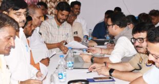 डीएम अवनीश राय को ज्ञापन सौंपकर समस्या का निस्तारण करने की मांग