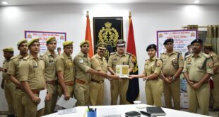जनपद बदायूँ सोशल मीडिया टीम को प्रोत्साहन पुरुस्कार,प्रशस्ति पत्र व शील्ड देकर किया गया उत्साहवर्धन।