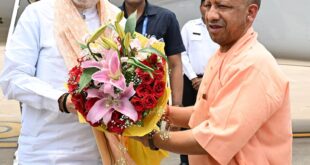 एयरपोर्ट पहुंचे गृह मंत्री अमित शाह, CM योगी ने किया स्वागत…….!!*