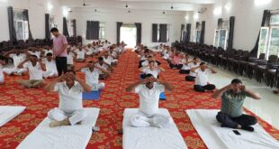 प्रशिक्षित योगसेवक सचिन भारद्वाज “यशोधन” ने करवाईं यौगिक क्रियायें*