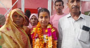 गांव में पहली महिला पुलिस आरक्षी के पद पर चयनित हुई एडवोकेट की बेटी