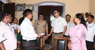 डीएम ने बीएड परीक्षा केंद्रों का निरीक्षण कर लिया की गई व्यवस्थाओं का जायजा