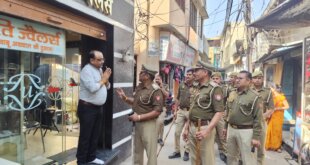 होली को लेकर बिसौली में पुलिस का फ्लैग मार्च शांति और सौहार्द बनाए रखने की अपील, हुड़दंगियों पर सख्ती की चेतावनी