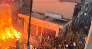 लकड़ी को लेकर विवाद, हंगामे के बाद सुबह साढ़े छह बजे हुआ होलिका दहन