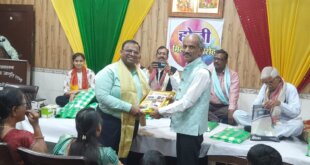 होली मिलन समारोह में सजा भव्य कवि सम्मेलन, हास्य व वीर रस की कविताओं ने बांधा समां