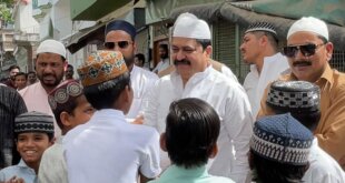 पूर्व मंत्री आबिद रज़ा ने जामा मस्जिद शम्सी में अदा की जुमा अलविदा की नमाज, दी ईद की मुबारकबाद