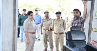 सैलून संचालक को अज्ञात बदमाश ने मारी गोली, हालत गंभीर; एसएसपी ने किया घटनास्थल का निरीक्षण