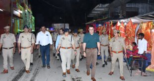 डीएम-एसएसपी ने शहर में किया फ्लैग मार्च, त्योहारों को लेकर सुरक्षा व्यवस्था कड़ी