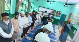 अलविदा जुमे पर गूंजी इबादत की आवाज: बदायूँ में अमन-चैन की मांगी गई दुआ, कल ईद