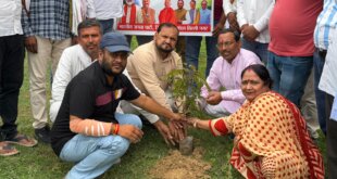 विश्व पर्यावरण दिवस पर ‘एक पेड़ माँ के नाम’ अभियान के तहत हुआ वृक्षारोपण