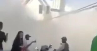फिलीपींस 7.8 तीव्रता का भूकंप फिलीपींस के जनरल सैंटोस सिटी में पेंडाटुन एवेन्यू पर 7.8 तीव्रता के शक्तिशाली भूकंप के बाद एक इमारत ढह गई।*