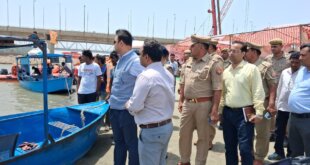 कछला गंगा घाट पर बाढ़ से निपटने की तैयारियों का मॉक ड्रिल, राहत एवं बचाव कार्यों का किया गया अभ्यास