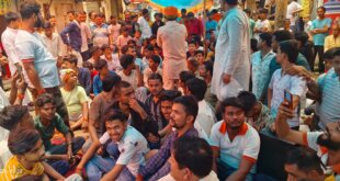उसावां: होली चौक को लेकर हिंदू समाज का धरना, बाजार बंद; नारेबाजी और नोकझोंक से गरमाया माहौल*