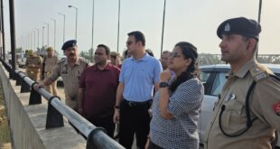 सोमवती अमावस्या से पूर्व डीएम-एसएसपी ने कछला गंगा घाट का किया निरीक्षण