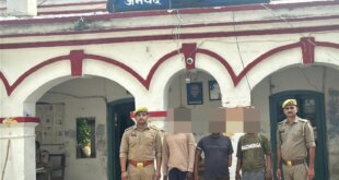 उझानी पुलिस को मिली बड़ी कामयाबी, चोरी की घटना का पर्दाफाश कर तीन शातिर दबोचे