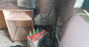 विद्युत चिंगारी से पंचायत भवन में रखे कंप्यूटर उपकरण जलकर राख , ग्रामीणों की सूचना पर पहुंचे जिम्मेदारों ने आग बुझाई