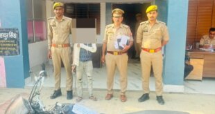 चोरी की बाइक और मोबाइल के साथ एक आरोपी गिरफ्तार