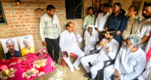 बिसौली क्षेत्र के दौरे पर पहुंचे सांसद आदित्य यादव, हादसों में मृत बच्चों के परिजनों से की मुलाकात