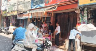 84 घंटा हनुमान मंदिर पर ज्येष्ठ मास की निर्जला एकादशी पर धूप से व्याकुल पथिकों को बांटा गया शीतल शरबत.