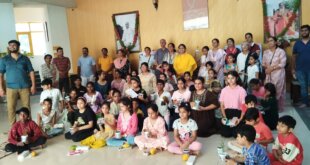 चिन्मय मिशन के बाल संस्कार शिविर में गूंजे मंत्र, बच्चों ने सीखी संस्कृति और पर्यावरण की अहमियत