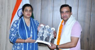 गैर जनपद स्थानांतरित तीन क्षेत्राधिकारियों को एसएसपी ने दी भावभीनी विदाई