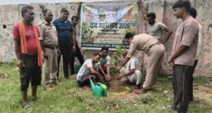 एक पेड़ मां के नाम’ अभियान के तहत दावरी में हुआ वृक्षारोपण, संरक्षण का लिया संकल्प