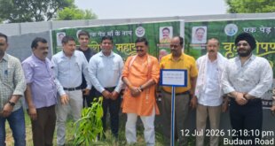 सदर विधायक  महेश गुप्ता एवं ए आर एम राजेश पाठक द्वारा किया गया वृक्षारोपण