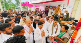 पूर्व मंत्री ओमकार सिंह यादव को शिवपाल यादव ने दी श्रद्धांजलि, शोकाकुल परिवार से मिलकर बंधाया ढांढस