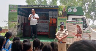 सम्राट जादूगर ने अपनी कला से विद्यार्थियों को दिया पर्यावरण संरक्षण का संदेश