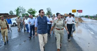 ​कांवड़ यात्रा की तैयारियों को लेकर डीएम और एसएसपी ने कछला गंगा घाट पर परखा सुरक्षा चक्र