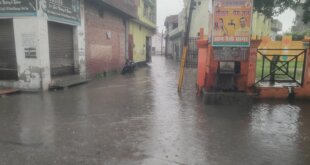 बारिश से बिल्सी की सड़कों पर जलभराव, कीचड़ और बदबू से नागरिक परेशान