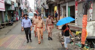श्रावण माह को लेकर शहर में फ्लैग मार्च, अधिकारियों ने सुरक्षा व्यवस्था का लिया जायजा