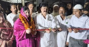सड़क पर सफेद पट्टी, कैट्स आई व फैंसी लाइट पोल भी लगवाए गए।