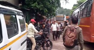 जिम्मेदार अधिकारियों की उदासीनता से रोडवेज चौराहे पर लगा रहता है भारी जाम