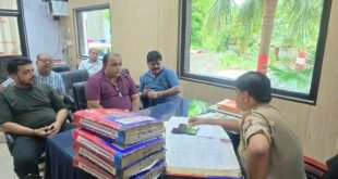 व्यापारियों के साथ हुई लाखों रुपए की चोरी की जल्द खुलासे की मांग की