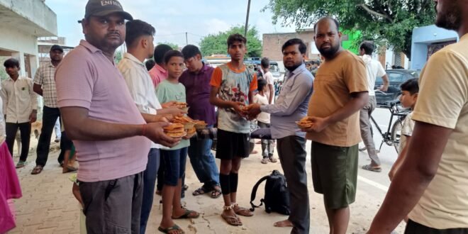 कांवड़ियों के लिए अंबियापुर में लगा विशाल भंडारा