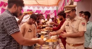 सावन मास में महाशिवरात्रि के पर पर पुलिस चौकी पर विशाल भंडारे का आयोजन किया , भंडारे में शिव भक्तों की भीड़ उमड़ी