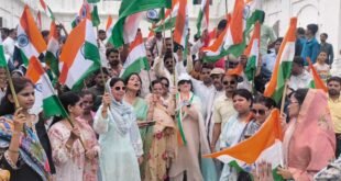 पालिकाध्यक्ष फात्मा रजा के नेतृत्व में निकली भव्य तिरंगा रैली, देशभक्ति के नारों से गूंजा शहर