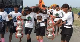 कछला गंगा घाट पर उमड़ा शिवभक्तों का सैलाब, हर-हर महादेव के जयघोष से गूंजा घाट